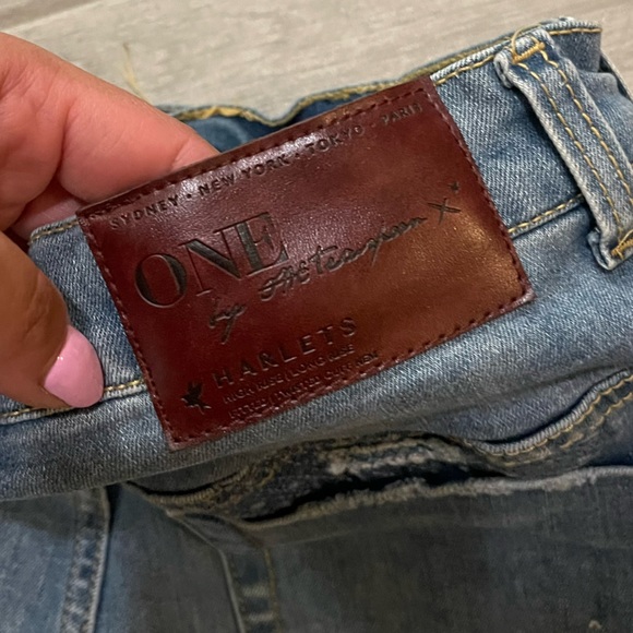 One Teaspoon | High Waisted Button Fly Shorts Size: 26 - Picture 4 of 5